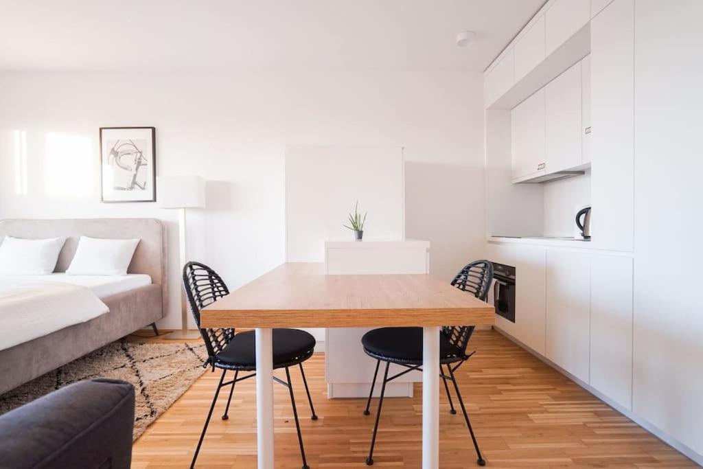 Fine Studio With Terrace - 15 Min To Center Viena Exterior foto